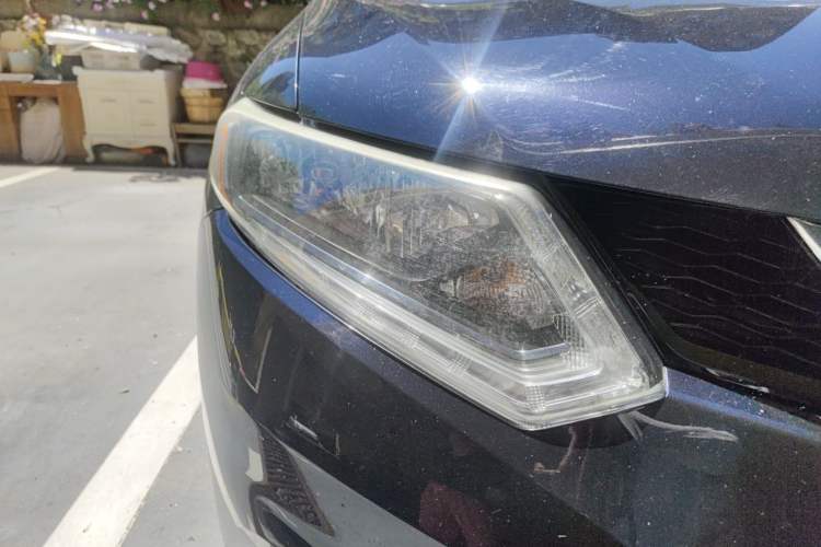 Used Nissan X-Trail 2015 2.0L CVT Comfort MAX Edition 2WD Right Front Headlight