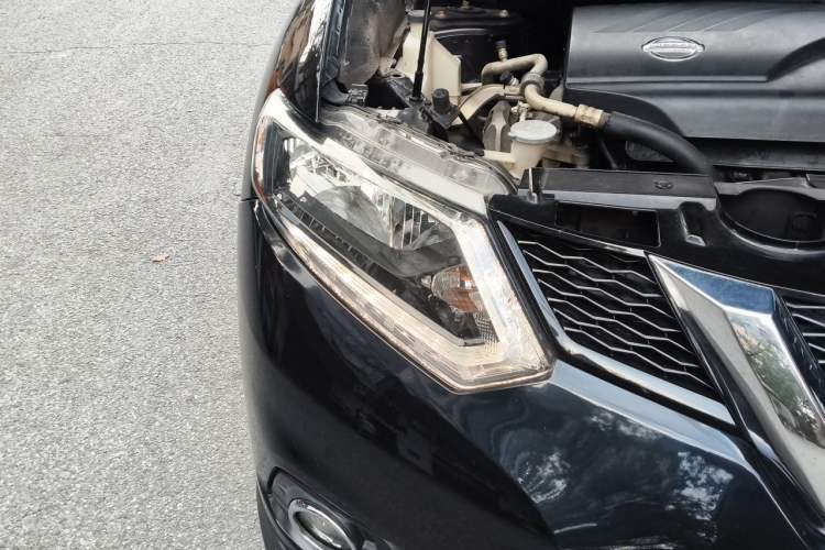 Used Nissan X-Trail 2015 2.0L CVT Comfort MAX Edition 2WD Right Front Headlight