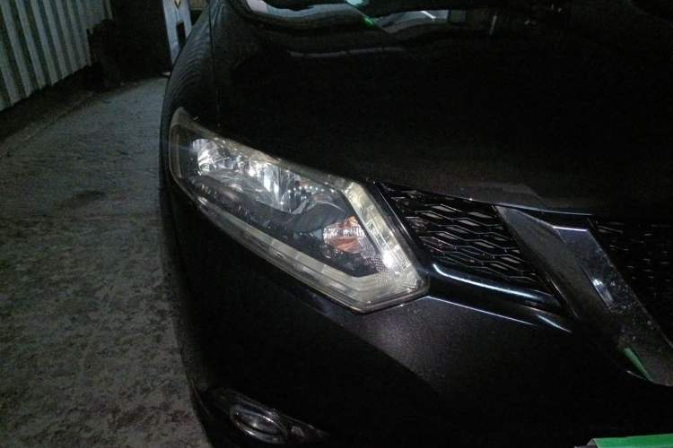 Used Nissan X-Trail 2015 2.0L CVT Comfort MAX Edition 2WD Right Front Headlight