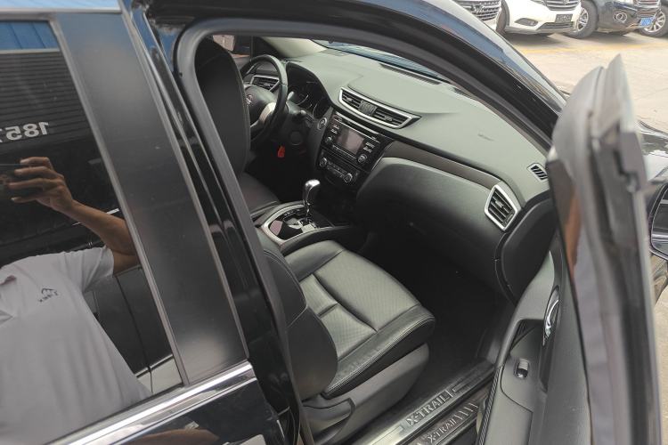 Used Nissan X-Trail 2015 2.0L CVT Comfort MAX Edition 2WD Right Front Seat