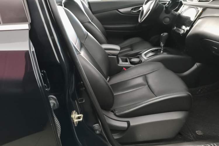 Used Nissan X-Trail 2015 2.0L CVT Comfort MAX Edition 2WD Right Front Seat