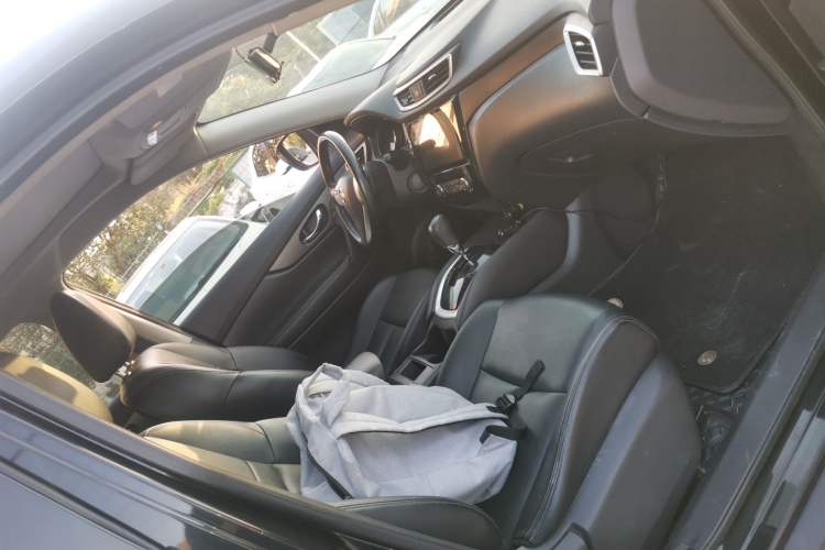 Used Nissan X-Trail 2015 2.0L CVT Comfort MAX Edition 2WD Right Front Seat
