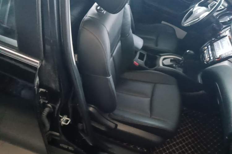 Used Nissan X-Trail 2015 2.0L CVT Comfort MAX Edition 2WD Right Front Seat