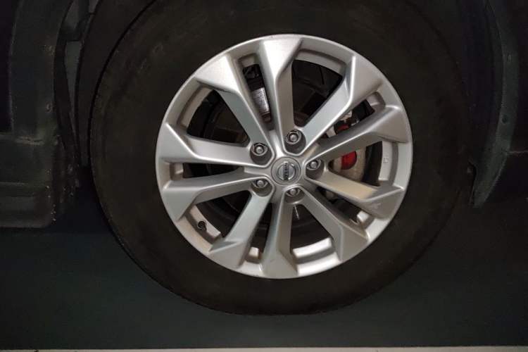 Used Nissan X-Trail 2015 2.0L CVT Comfort MAX Edition 2WD Right Front Wheel Hub