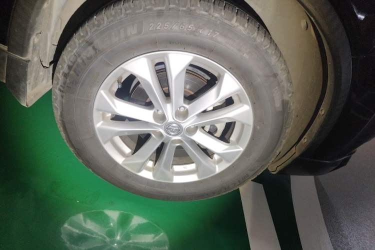 Used Nissan X-Trail 2015 2.0L CVT Comfort MAX Edition 2WD Right Front Wheel Hub