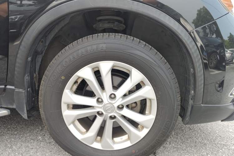 Used Nissan X-Trail 2015 2.0L CVT Comfort MAX Edition 2WD Right Front Wheel Hub