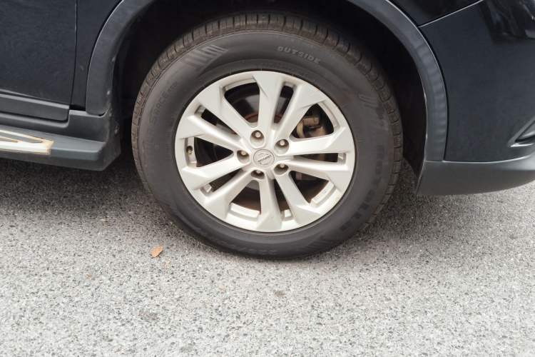 Used Nissan X-Trail 2015 2.0L CVT Comfort MAX Edition 2WD Right Front Wheel Hub