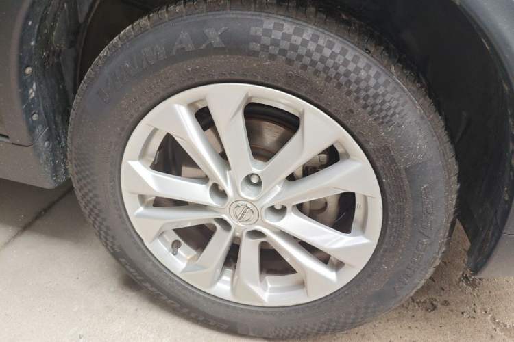 Used Nissan X-Trail 2015 2.0L CVT Comfort MAX Edition 2WD Right Front Wheel Hub