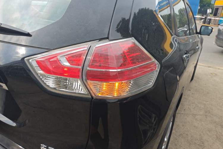 Used Nissan X-Trail 2015 2.0L CVT Comfort MAX Edition 2WD Right Rear Taillight