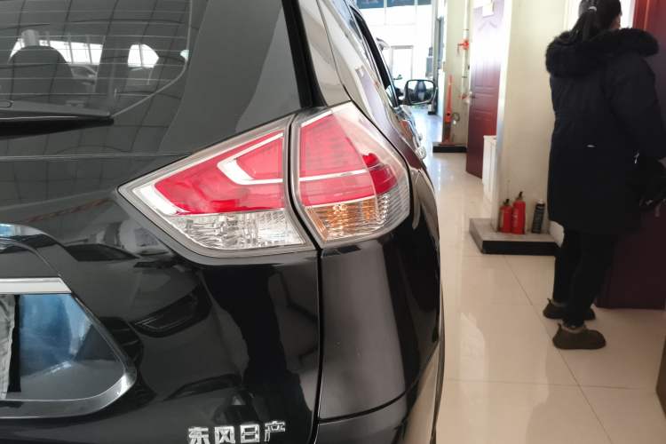 Used Nissan X-Trail 2015 2.0L CVT Comfort MAX Edition 2WD Right Rear Taillight