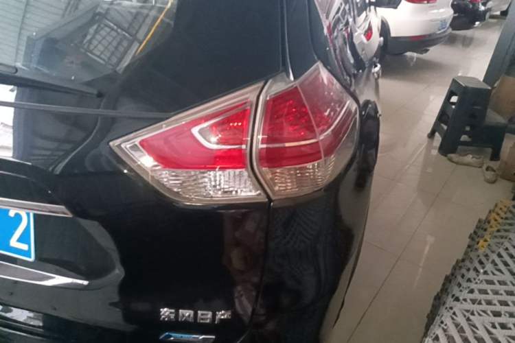 Used Nissan X-Trail 2015 2.0L CVT Comfort MAX Edition 2WD Right Rear Taillight