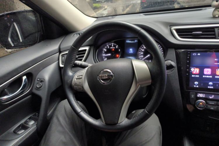 Used Nissan X-Trail 2015 2.0L CVT Comfort MAX Edition 2WD Steering Wheel