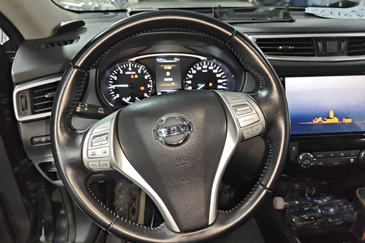 Used Nissan X-Trail 2015 2.0L CVT Comfort MAX Edition 2WD Steering Wheel