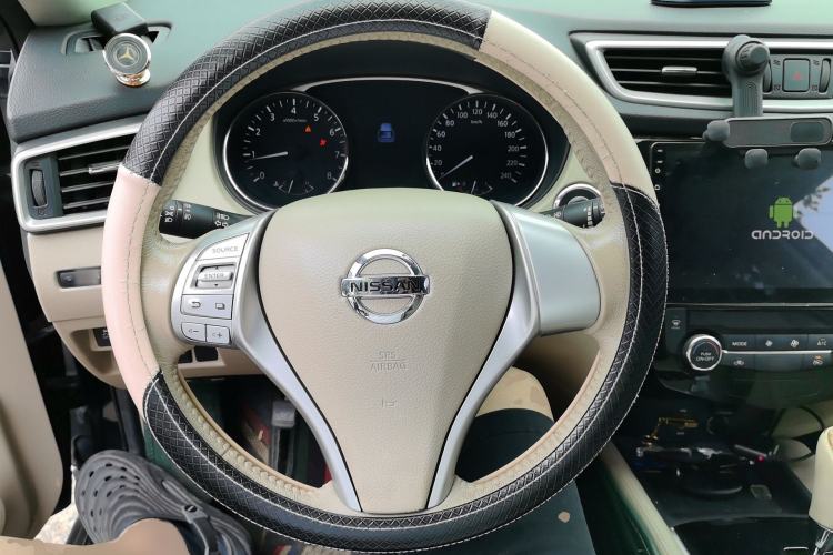 Used Nissan X-Trail 2015 2.0L CVT Comfort MAX Edition 2WD Steering Wheel