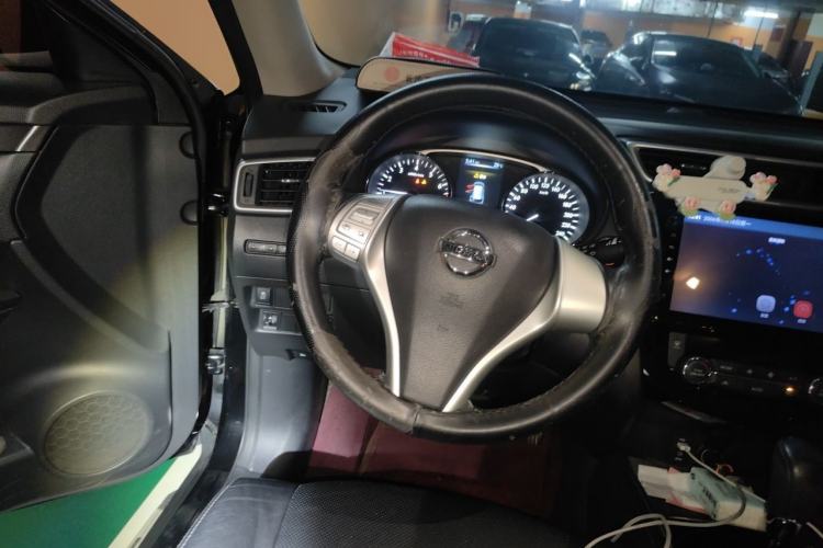 Used Nissan X-Trail 2015 2.0L CVT Comfort MAX Edition 2WD Steering Wheel