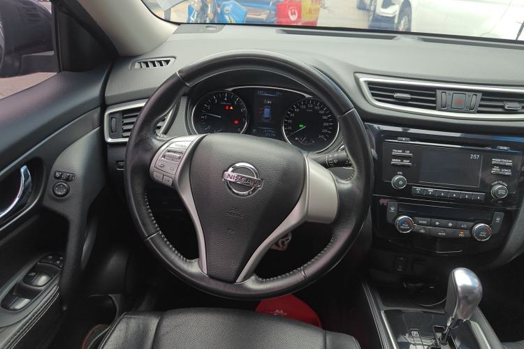 Used Nissan X-Trail 2015 2.0L CVT Comfort MAX Edition 2WD Steering Wheel