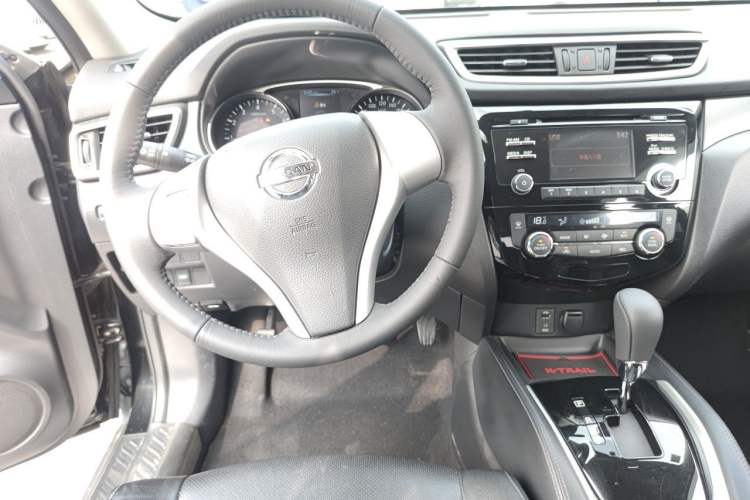 Used Nissan X-Trail 2015 2.0L CVT Comfort MAX Edition 2WD Steering Wheel