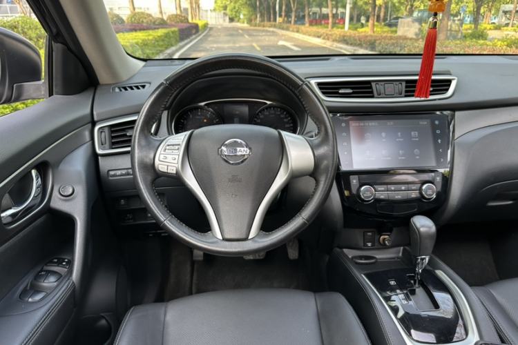 Used Nissan X-Trail 2015 2.0L CVT Comfort MAX Edition 2WD Steering Wheel