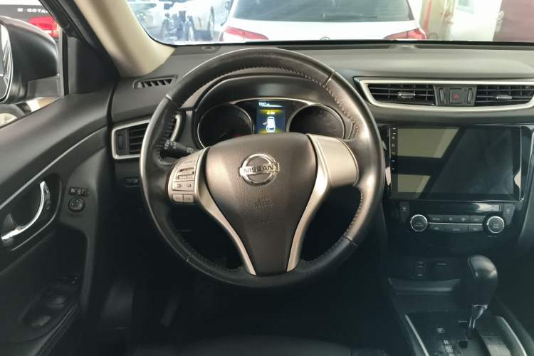 Used Nissan X-Trail 2015 2.0L CVT Comfort MAX Edition 2WD Steering Wheel