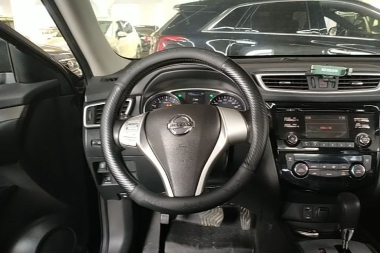 Used Nissan X-Trail 2015 2.0L CVT Comfort MAX Edition 2WD Steering Wheel