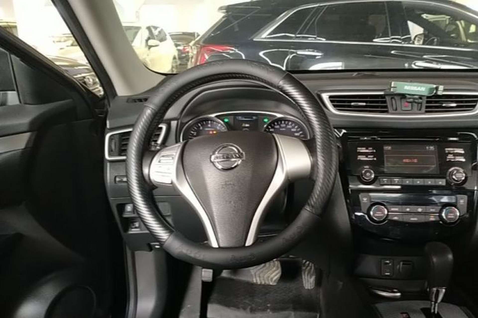 Used Nissan X-Trail 2015 2.0L CVT Comfort MAX Edition 2WD Steering Wheel