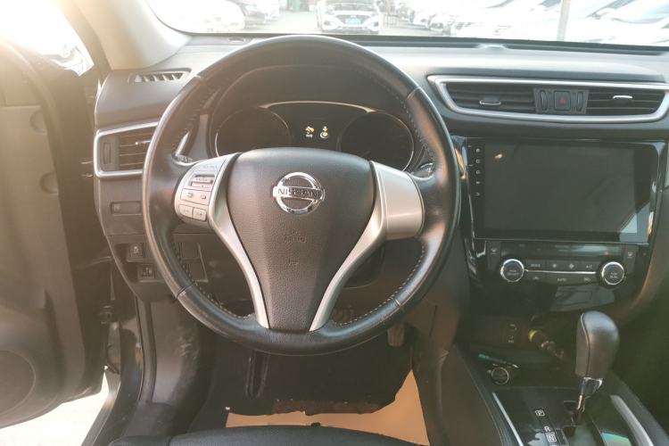 Used Nissan X-Trail 2015 2.0L CVT Comfort MAX Edition 2WD Steering Wheel