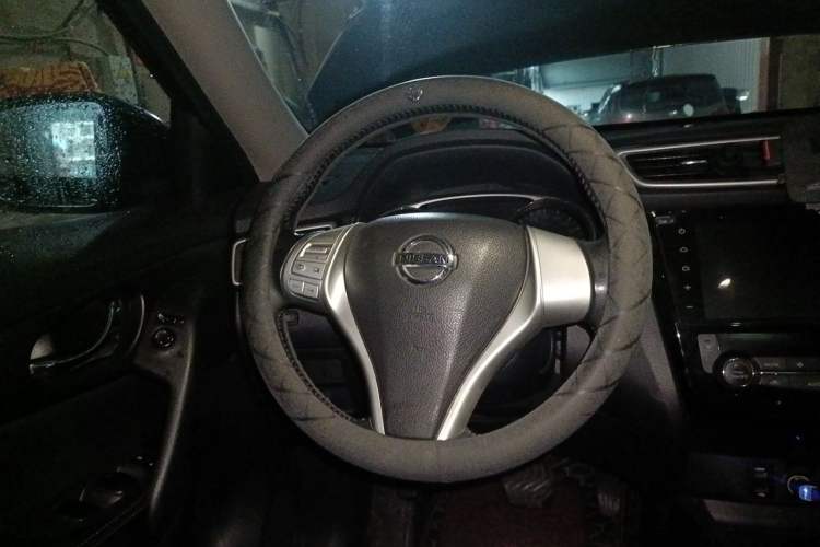 Used Nissan X-Trail 2015 2.0L CVT Comfort MAX Edition 2WD Steering Wheel