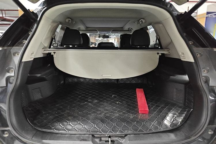 Used Nissan X-Trail 2015 2.0L CVT Comfort MAX Edition 2WD Trunk