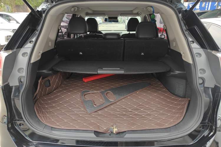 Used Nissan X-Trail 2015 2.0L CVT Comfort MAX Edition 2WD Trunk