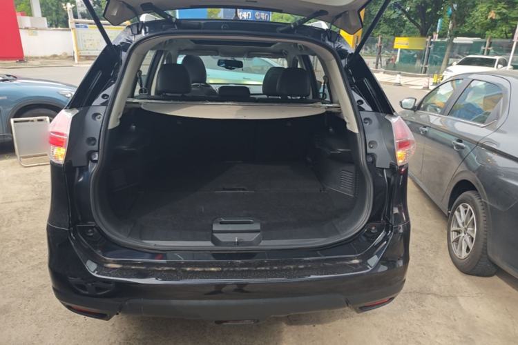 Used Nissan X-Trail 2015 2.0L CVT Comfort MAX Edition 2WD Trunk