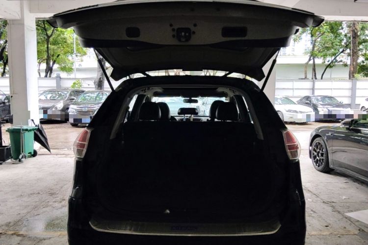 Used Nissan X-Trail 2015 2.5L CVT Leading MAX Edition 4WD Trunk