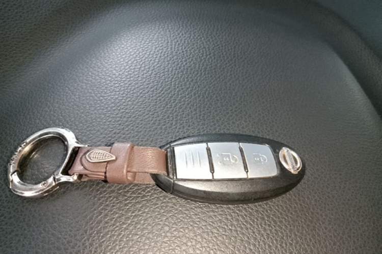 Used Nissan X-Trail 2015 2.0L CVT Comfort MAX Edition 2WD Vehicle Key