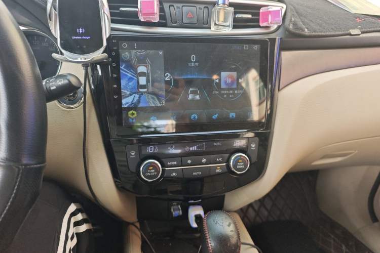 Used Nissan X-Trail 2015 2.0L CVT Comfort MAX Edition 2WD Audio And AC Panel