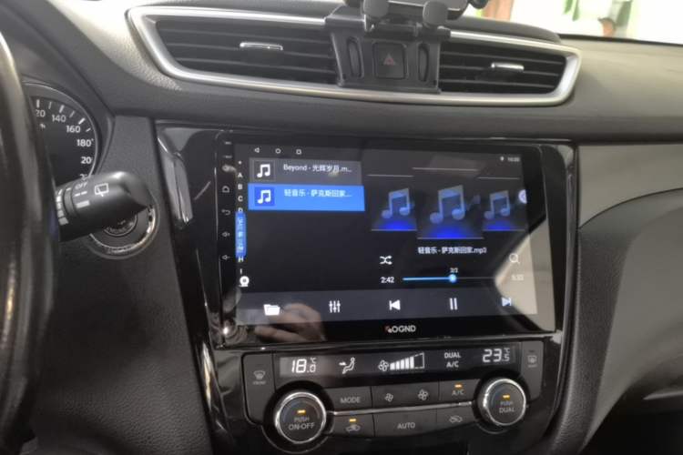 Used Nissan X-Trail 2015 2.0L CVT Comfort MAX Edition 2WD Audio And AC Panel