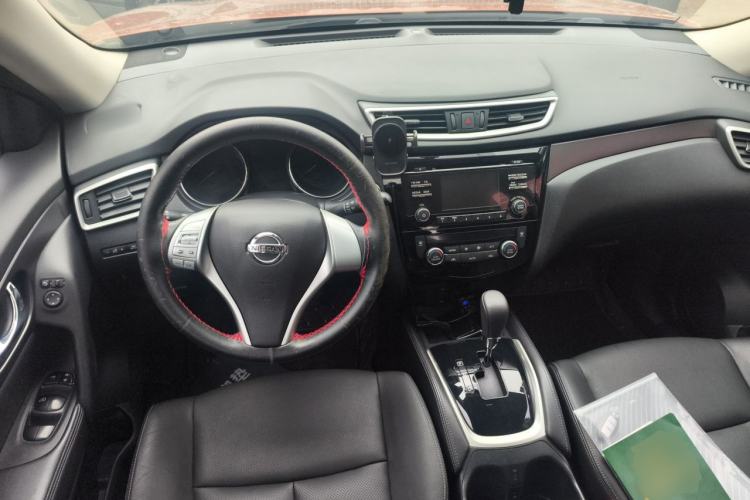 Used Nissan X-Trail 2015 2.0L CVT Comfort MAX Edition 2WD Center Console