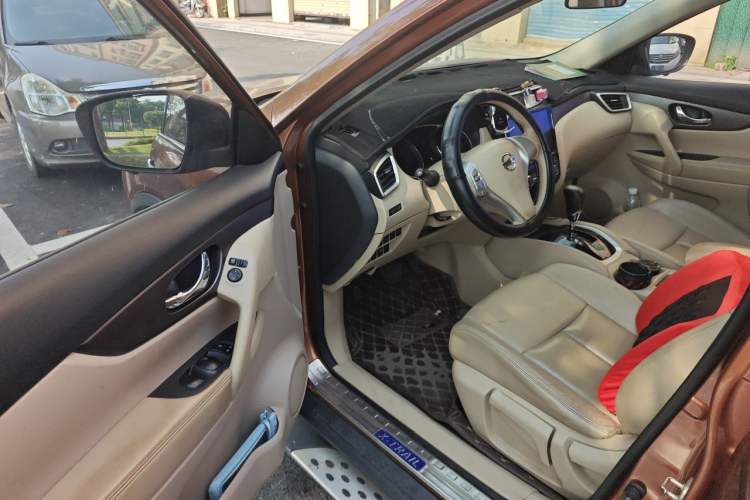 Used Nissan X-Trail 2015 2.0L CVT Comfort MAX Edition 2WD Driver Seat