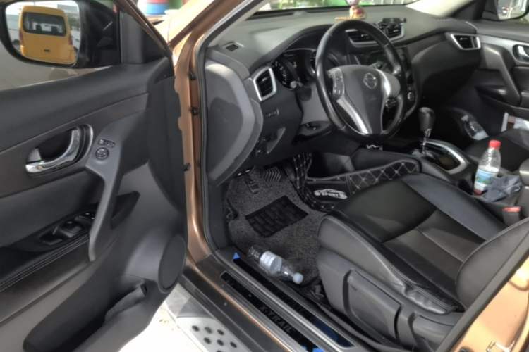 Used Nissan X-Trail 2015 2.0L CVT Comfort MAX Edition 2WD Driver Seat