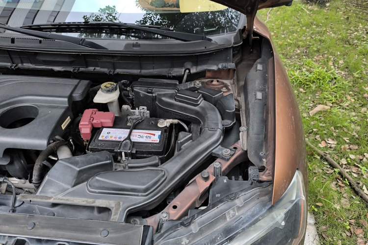 Used Nissan X-Trail 2015 2.0L CVT Comfort MAX Edition 2WD Engine Bay Left
