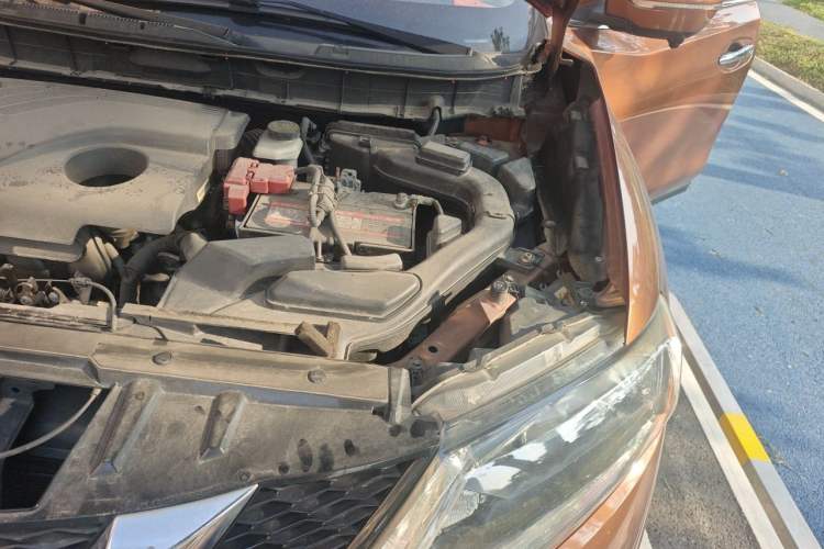 Used Nissan X-Trail 2015 2.0L CVT Comfort MAX Edition 2WD Engine Bay Left