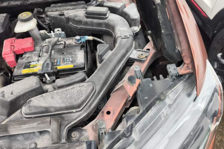 Used Nissan X-Trail 2015 2.0L CVT Comfort MAX Edition 2WD Engine Bay Left