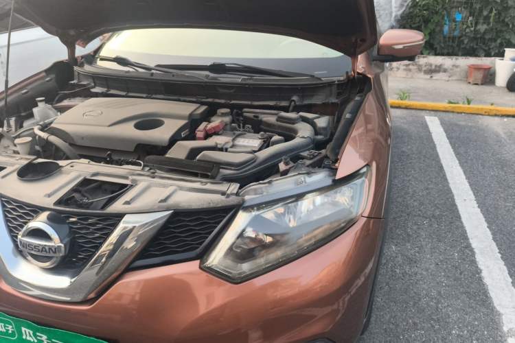 Used Nissan X-Trail 2015 2.0L CVT Comfort MAX Edition 2WD Engine Bay Left