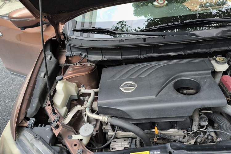 Used Nissan X-Trail 2015 2.0L CVT Comfort MAX Edition 2WD Engine Bay Right