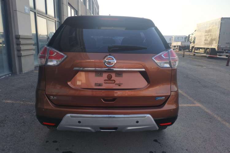 Used Nissan X-Trail 2015 2.5L CVT Leading MAX Edition 4WD Exterior 3