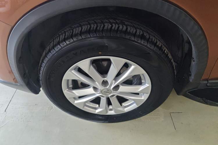 Used Nissan X-Trail 2015 2.0L CVT Comfort MAX Edition 2WD Exterior 4