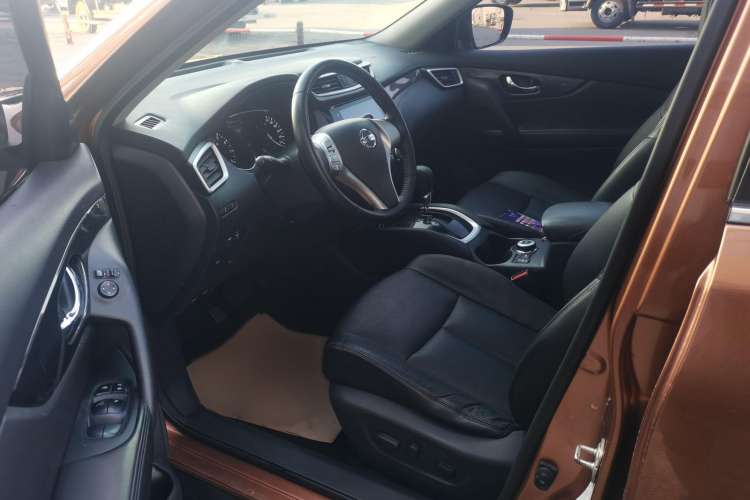 Used Nissan X-Trail 2015 2.5L CVT Leading MAX Edition 4WD Exterior 4