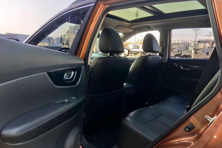 Used Nissan X-Trail 2015 2.5L CVT Leading MAX Edition 4WD Exterior 9
