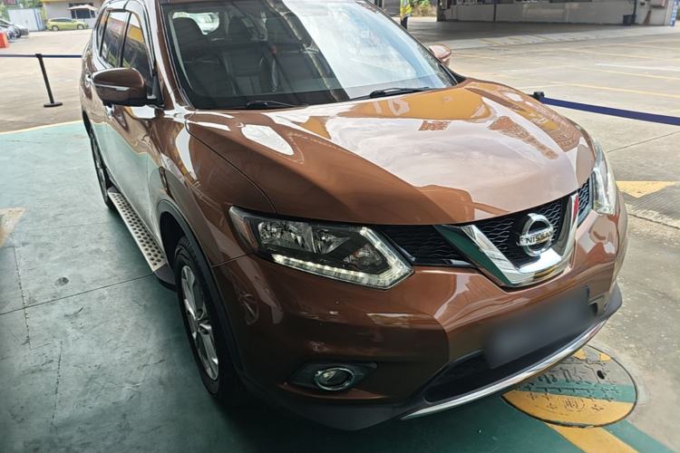 Used Nissan X-Trail 2015 2.0L CVT Comfort MAX Edition 2WD Front Right 45 Deg