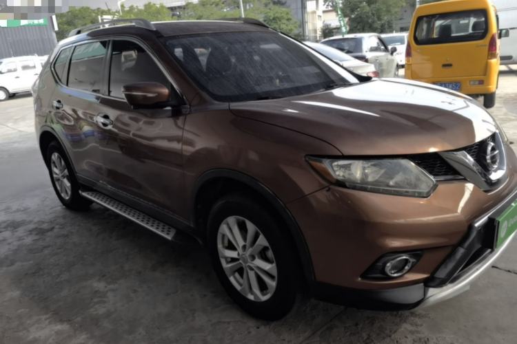 Used Nissan X-Trail 2015 2.0L CVT Comfort MAX Edition 2WD Front Right 45 Deg
