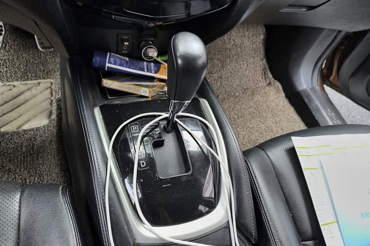 Used Nissan X-Trail 2015 2.0L CVT Comfort MAX Edition 2WD Gear Lever