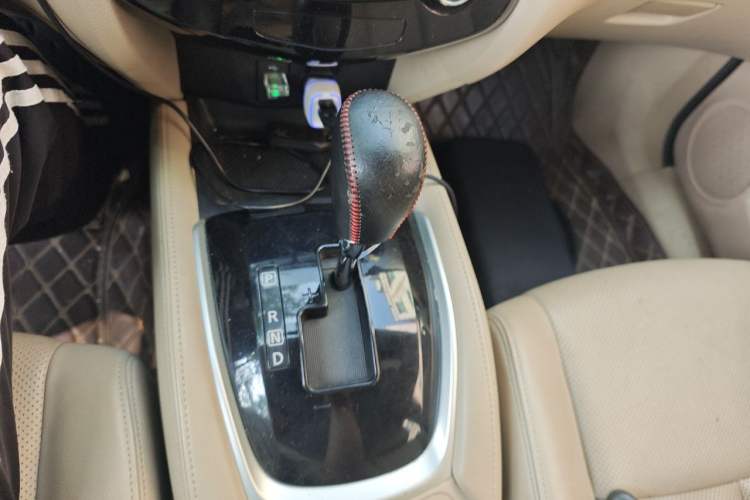 Used Nissan X-Trail 2015 2.0L CVT Comfort MAX Edition 2WD Gear Lever
